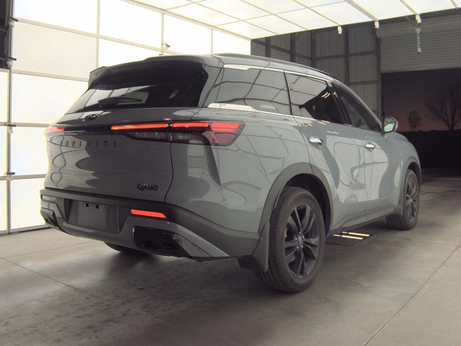 Certified 2025 INFINITI QX60 Luxe w/ Black Edition image 5