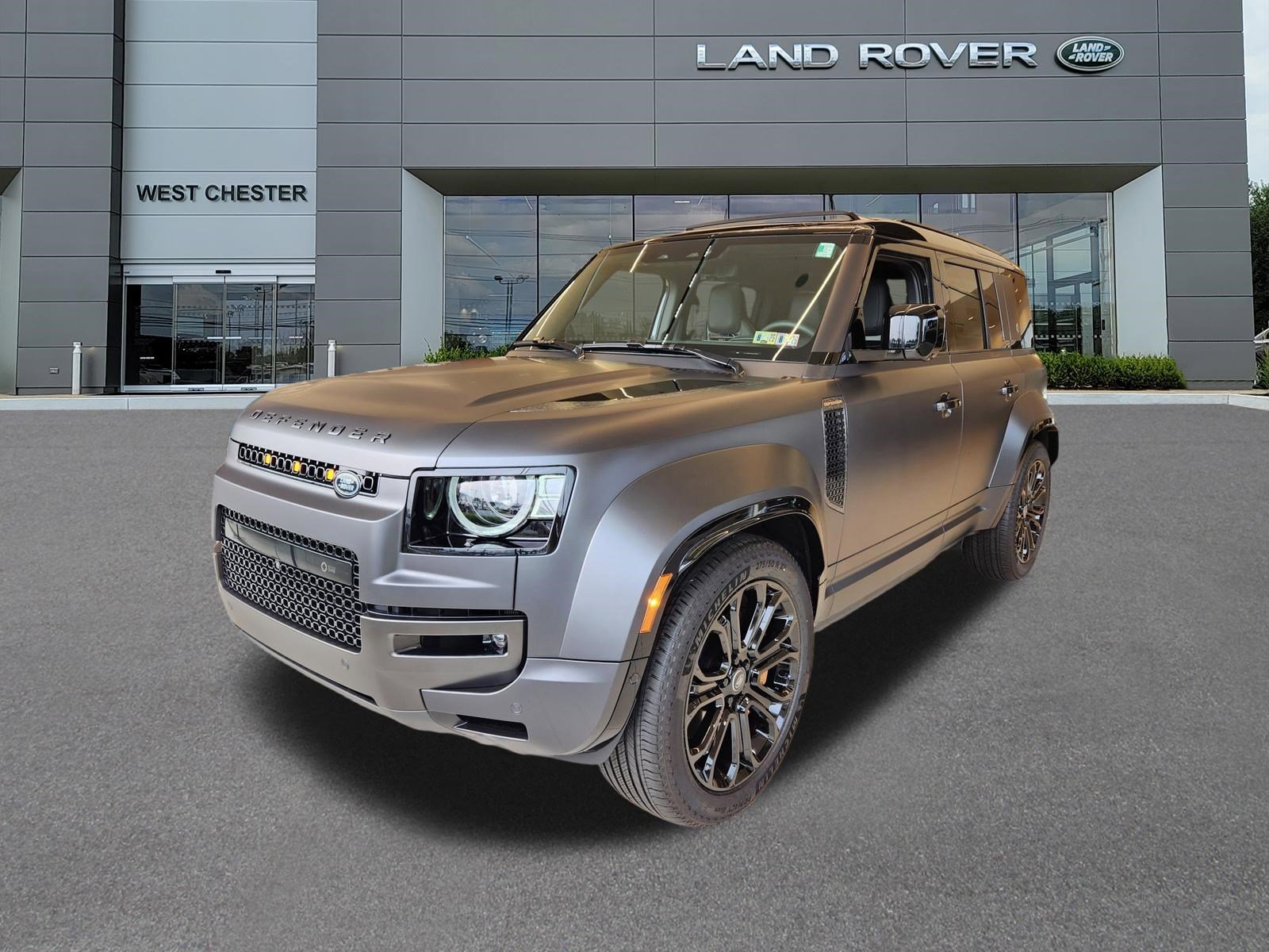 Used 2025 Land Rover Defender 110 AWD/4WD image 1