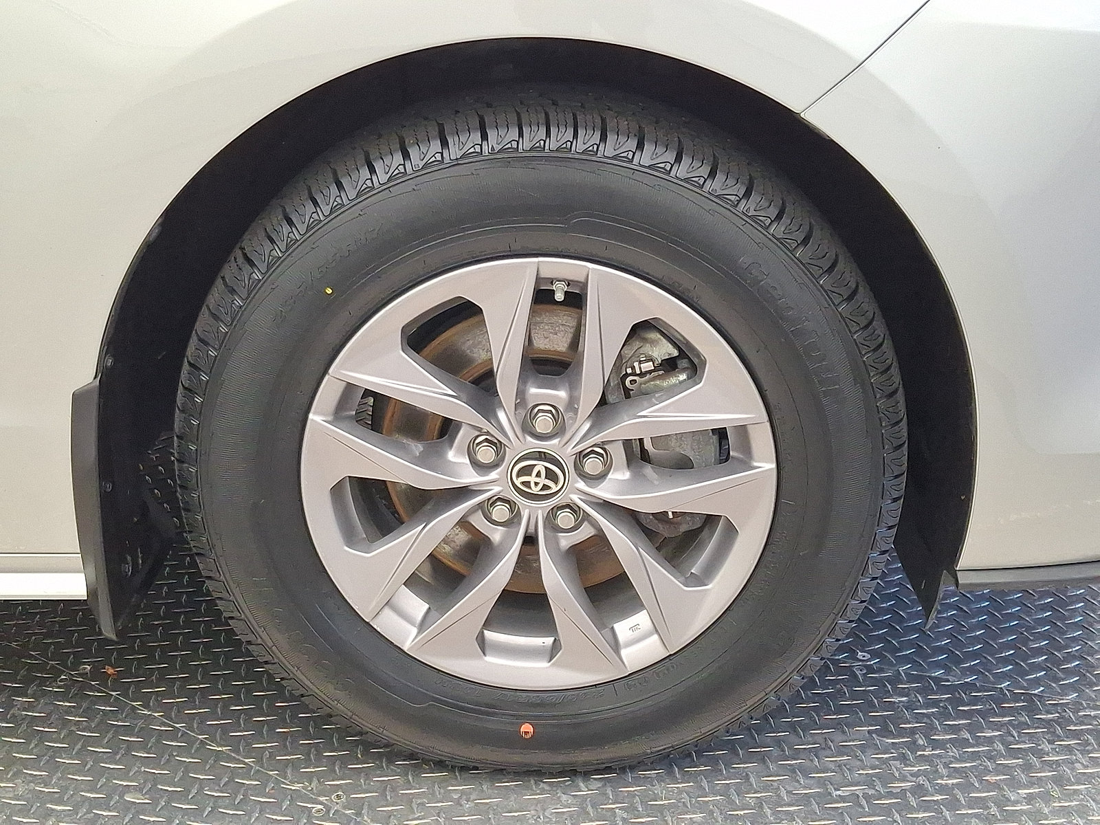 Certified 2024 Toyota Sienna XLE AWD/4WD image 22