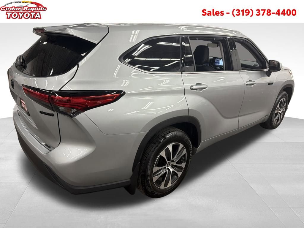 Certified 2021 Toyota Highlander XLE image 6