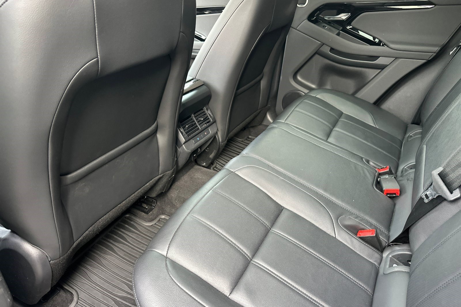 Used 2024 Land Rover Range Rover Evoque Dynamic SE image 26