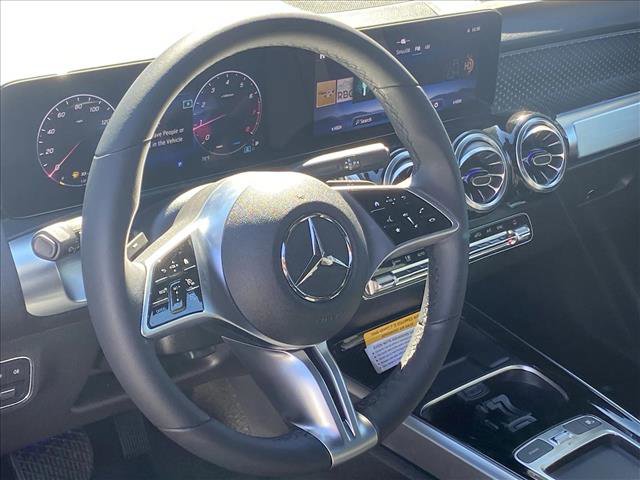 Used 2025 Mercedes-Benz GLB 250 image 3