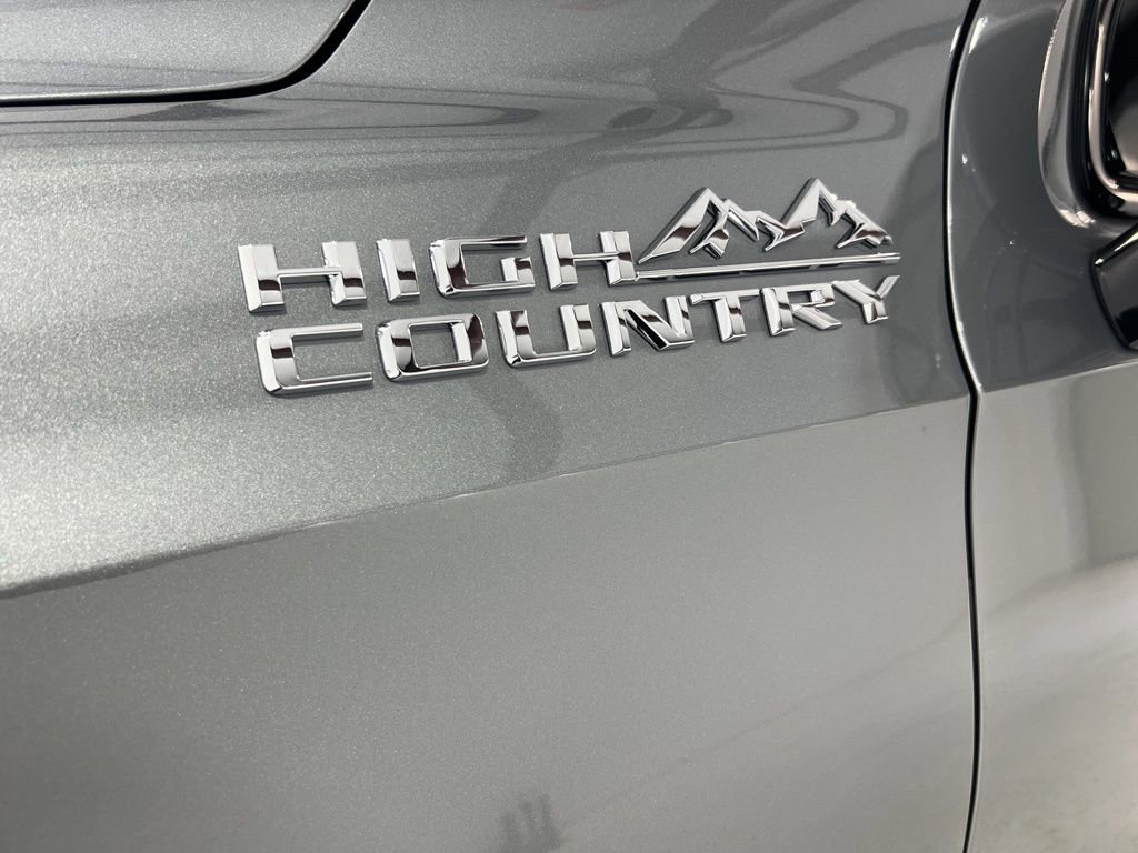 New 2026 Chevrolet Suburban High Country image 32