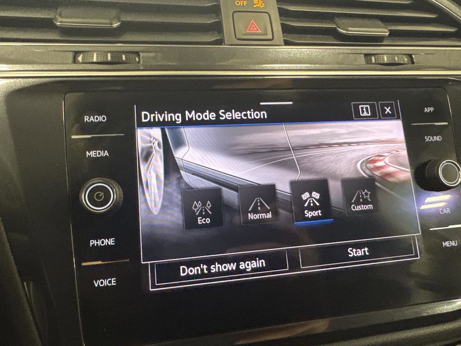 Used 2022 Volkswagen Tiguan SE image 21
