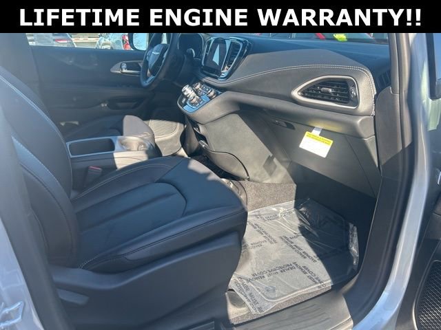 New 2026 Chrysler Pacifica Select w/ S Appearance Package image 42