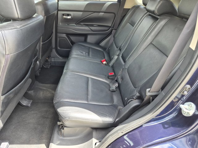 Used 2015 Mitsubishi Outlander SE AWD/4WD image 19