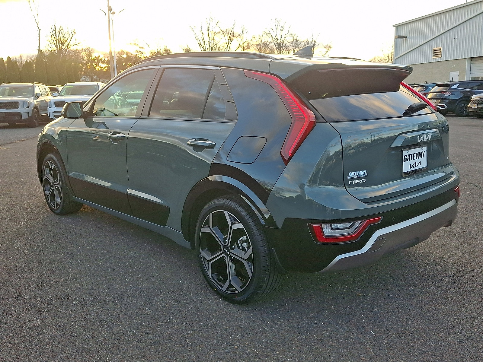 Certified 2023 Kia Niro SX Touring image 4