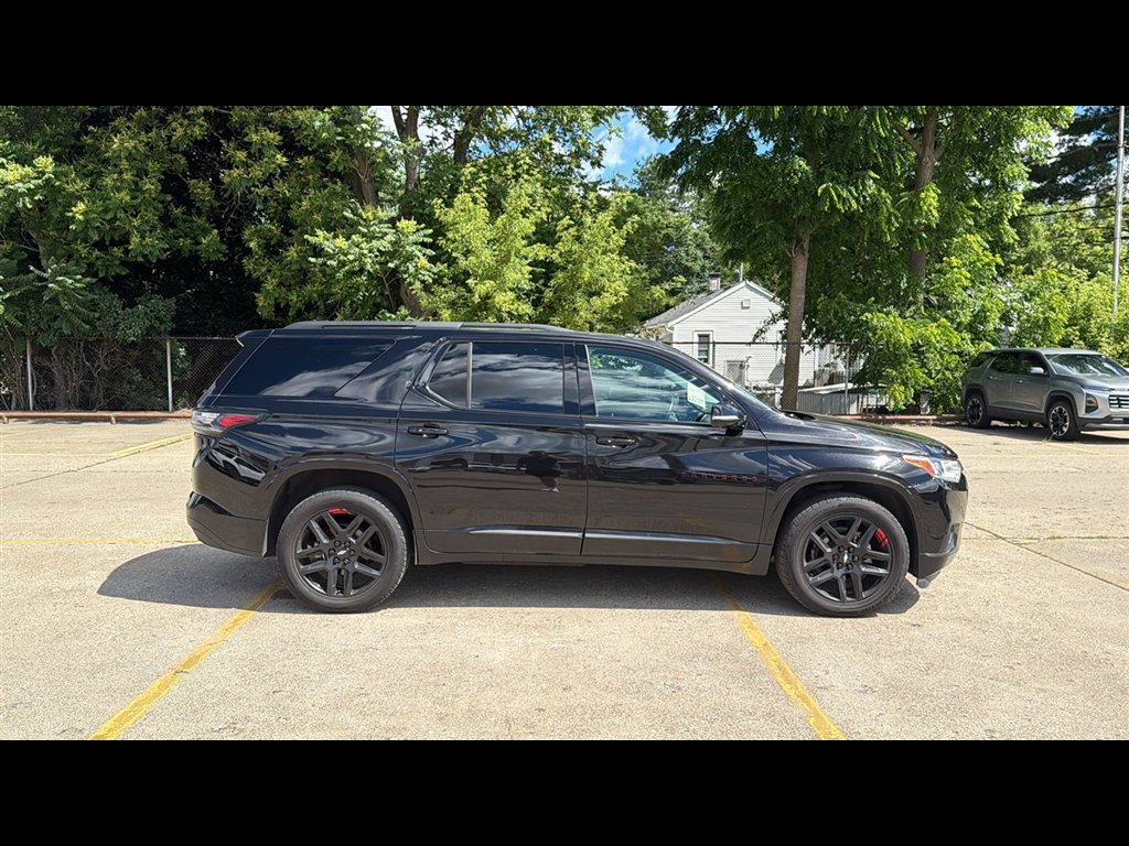 Used 2021 Chevrolet Traverse Premier w/ Redline Edition AWD/4WD image 6