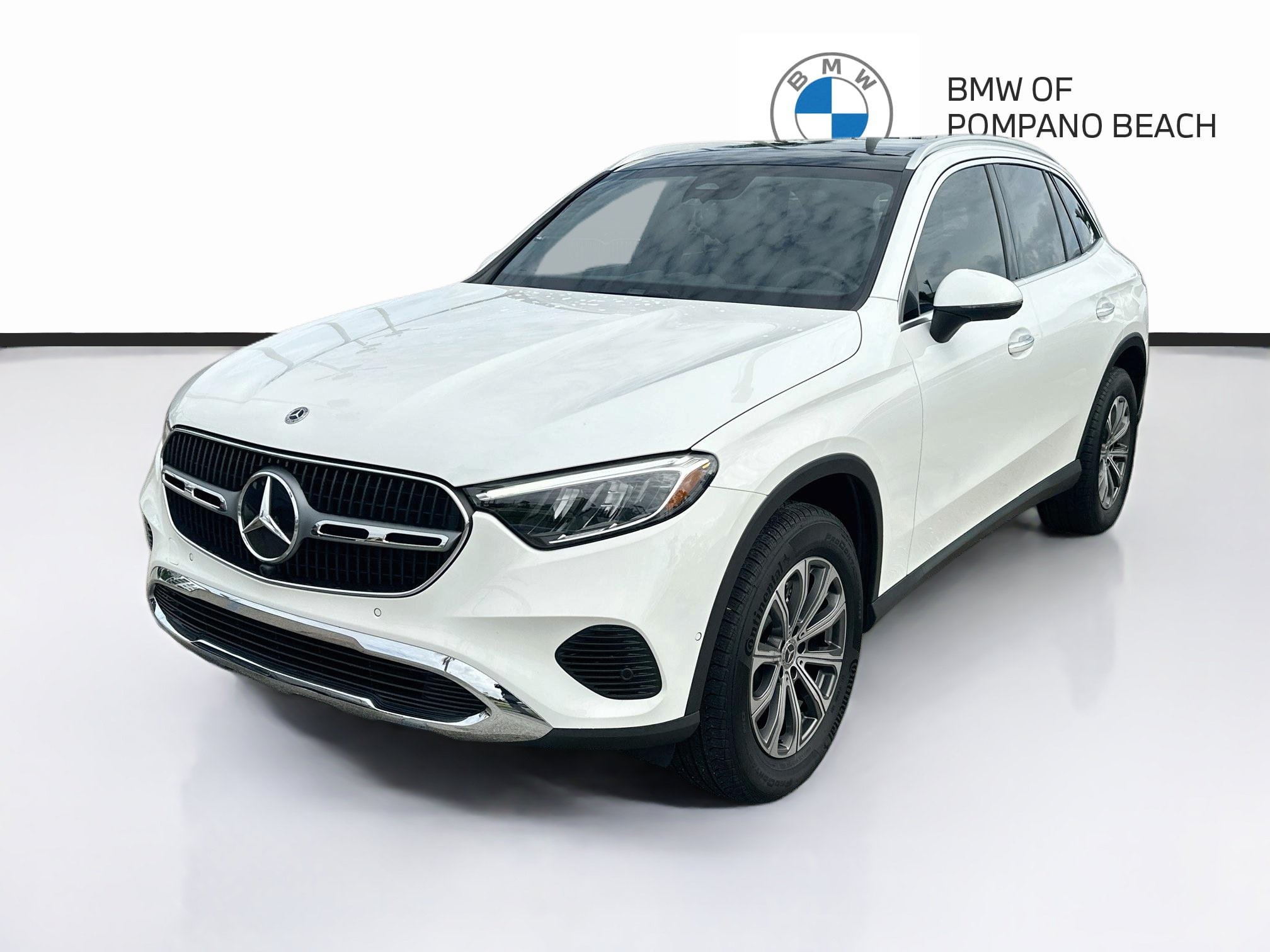 Used 2025 Mercedes-Benz GLC 300 4MATIC image 3