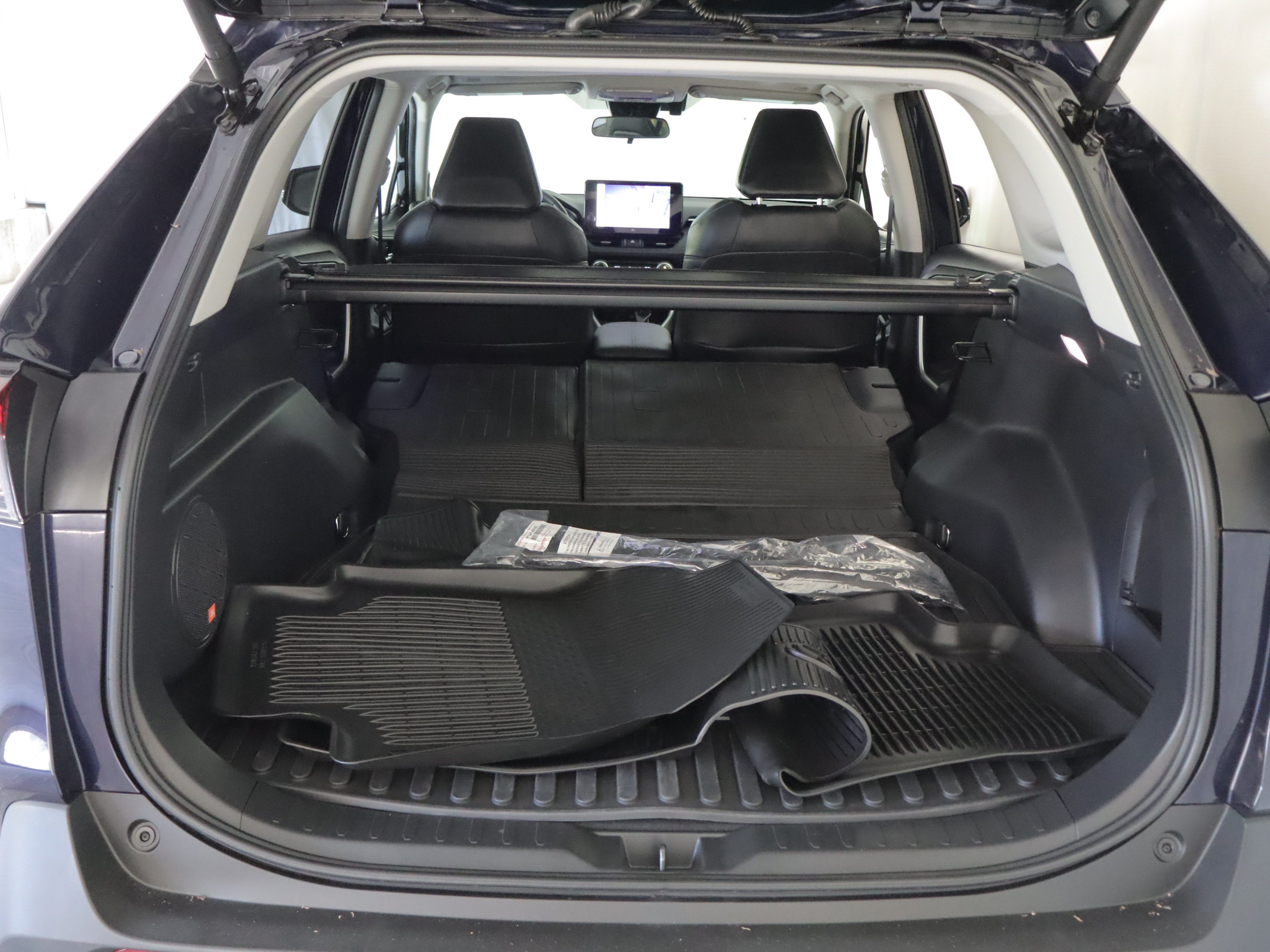 Used 2025 Toyota RAV4 XLE Premium w/ Weather Package AWD/4WD image 22