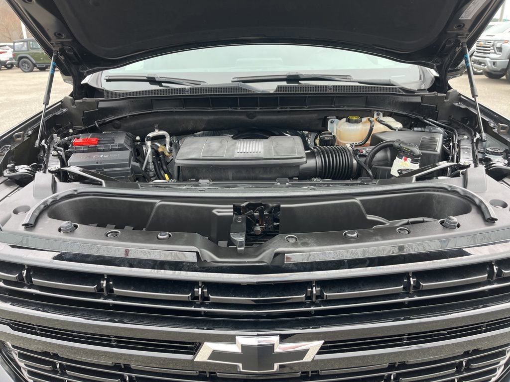 Used 2023 Chevrolet Suburban RST w/ Sport Performance Package image 26