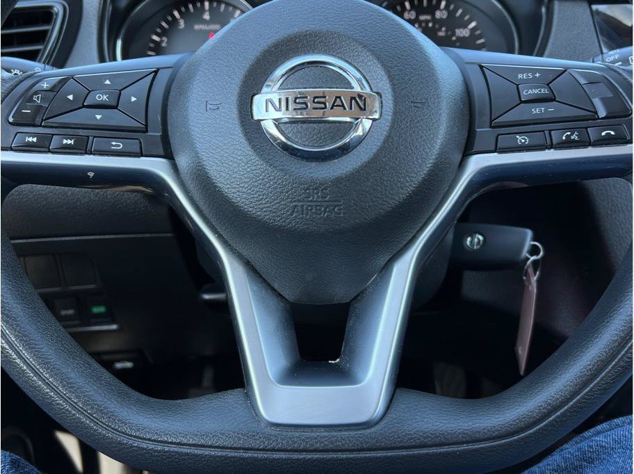 Used 2017 Nissan Rogue S FWD image 12