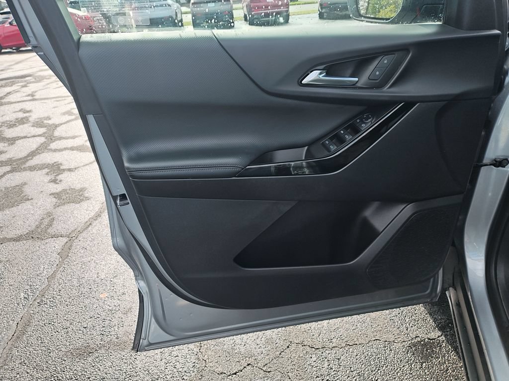 Used 2025 Chevrolet Equinox LT w/ Safety and Technology Package FWD image 12