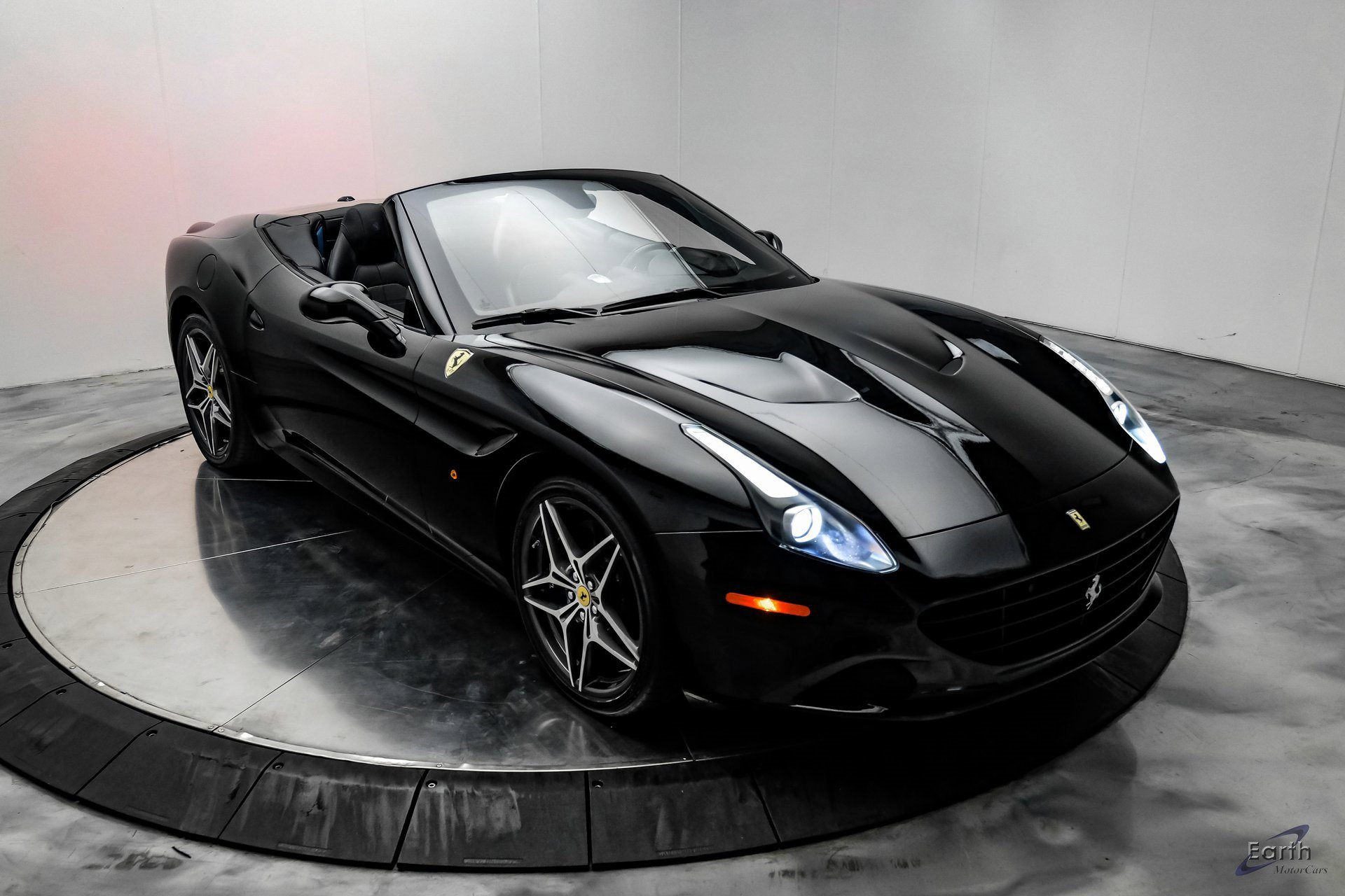 Used 2016 Ferrari California T image 27