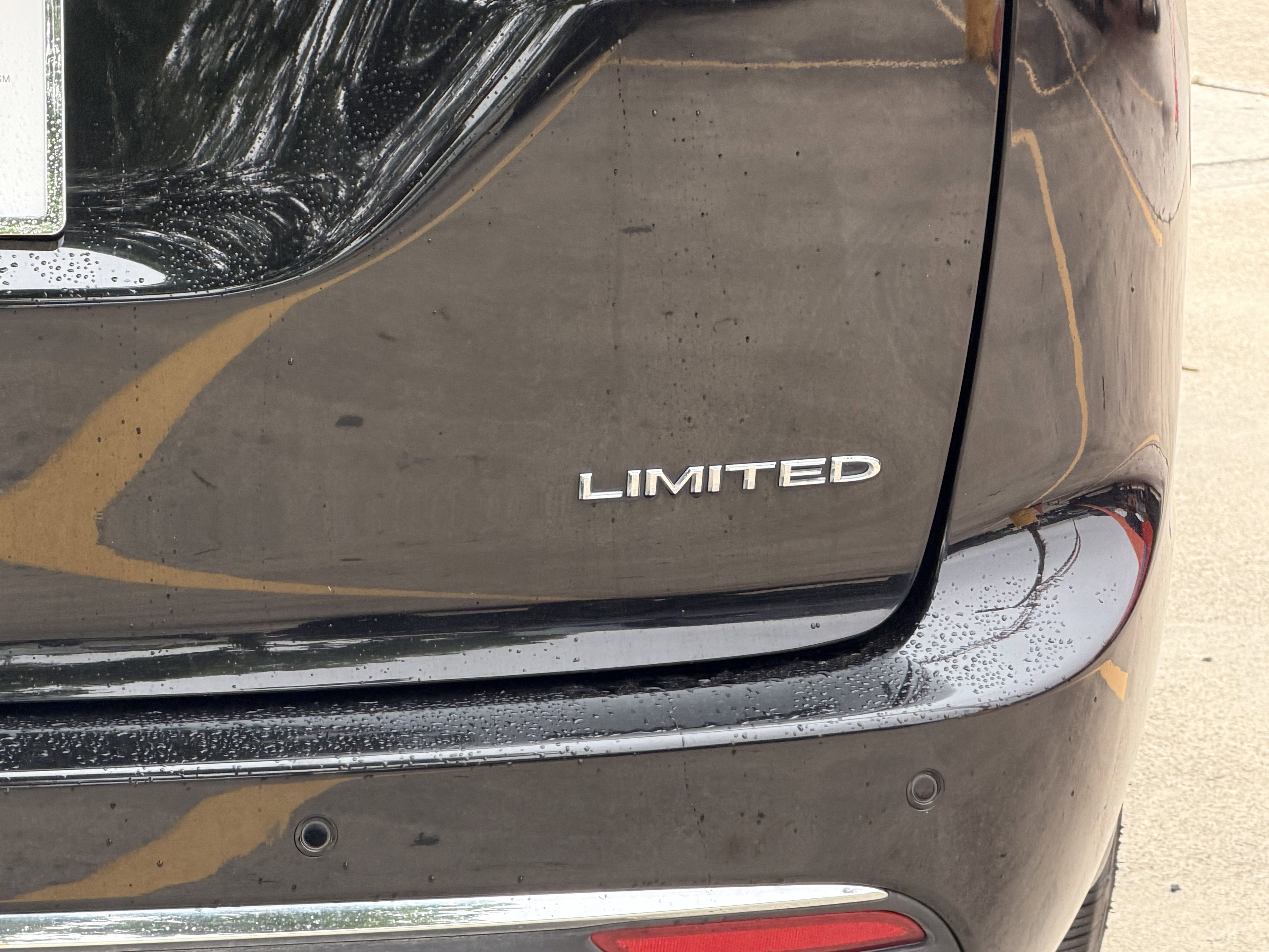 Used 2024 Chrysler Pacifica Limited FWD image 7