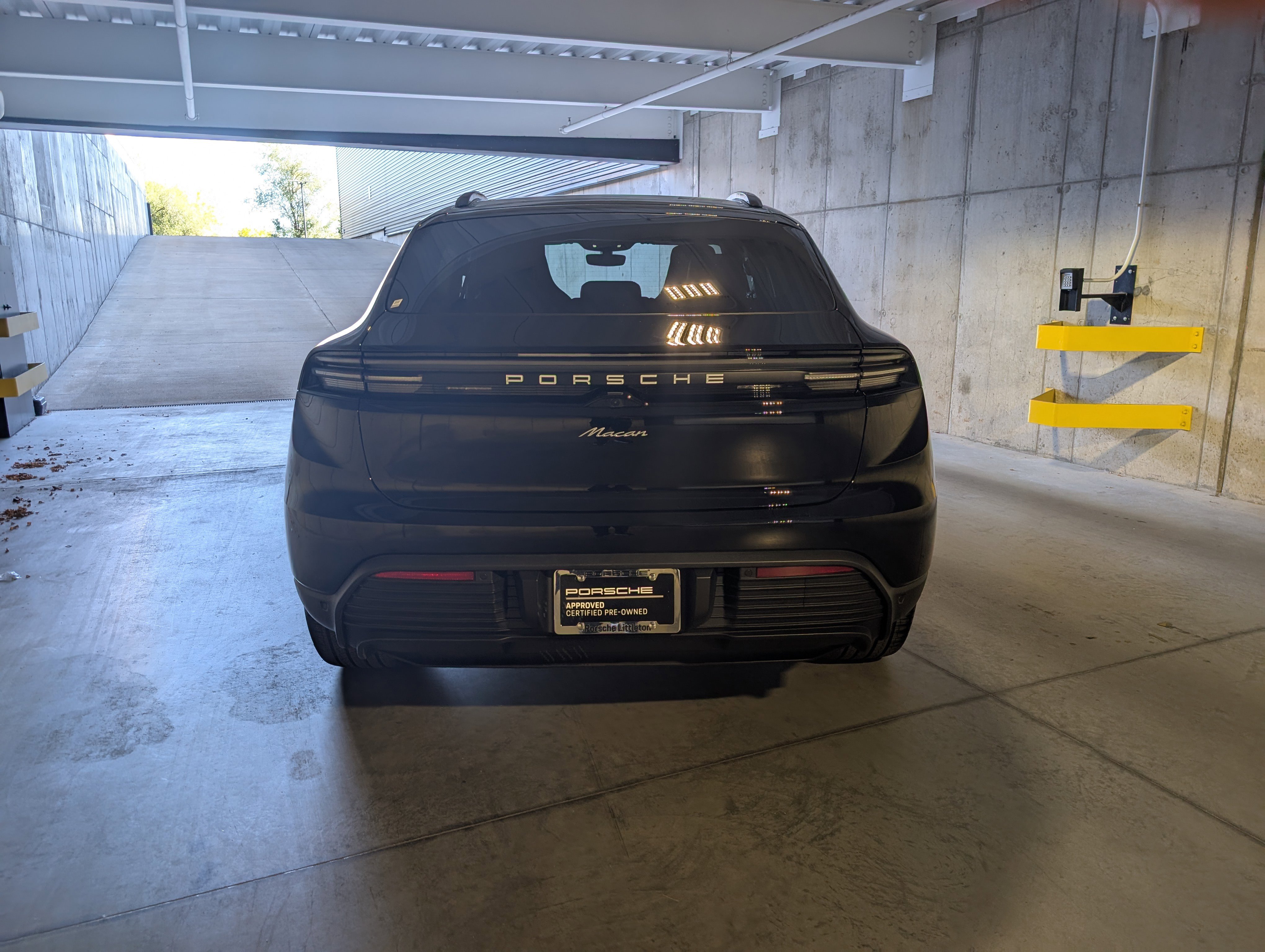 Used 2025 Porsche Macan Electric image 8