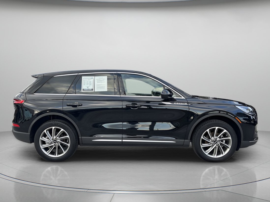 Used 2025 Lincoln Corsair FWD w/ Equipment Group 101A image 2