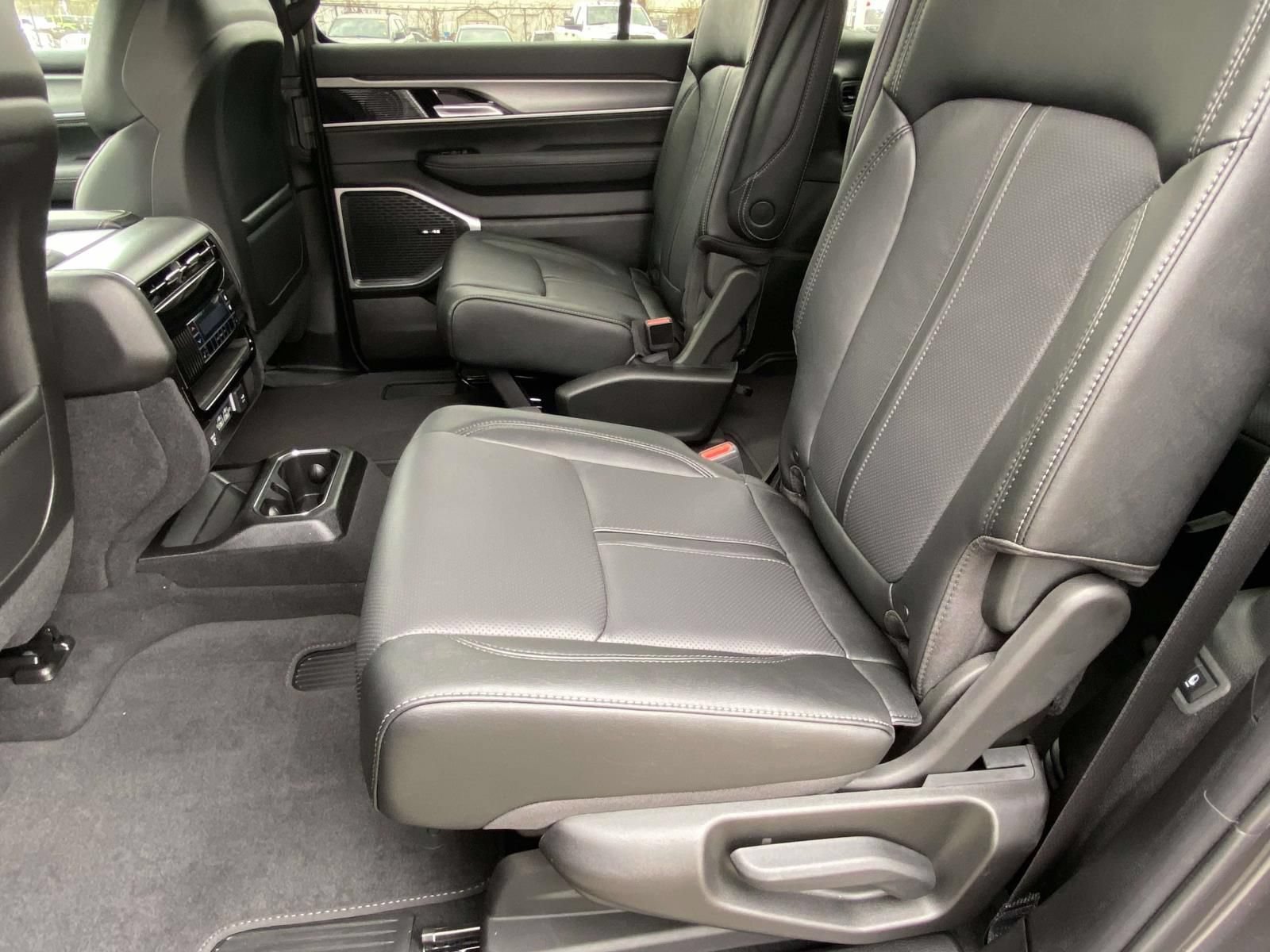 New 2026 Jeep Grand Wagoneer Limited AWD/4WD image 11