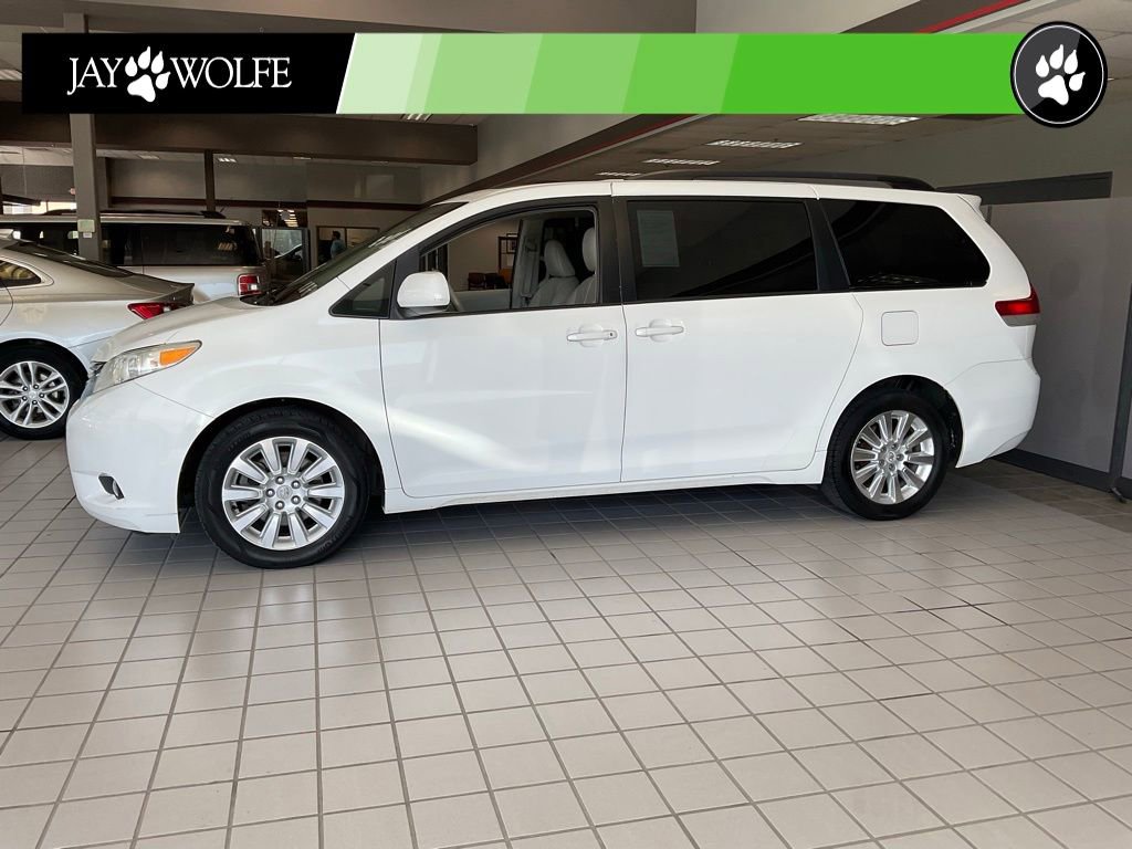 Used 2011 Toyota Sienna XLE w/ Entertainment Pkg AWD/4WD image 3