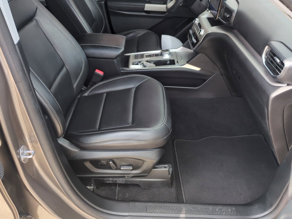 Used 2021 Ford Explorer XLT w/ Equipment Group 202A image 21