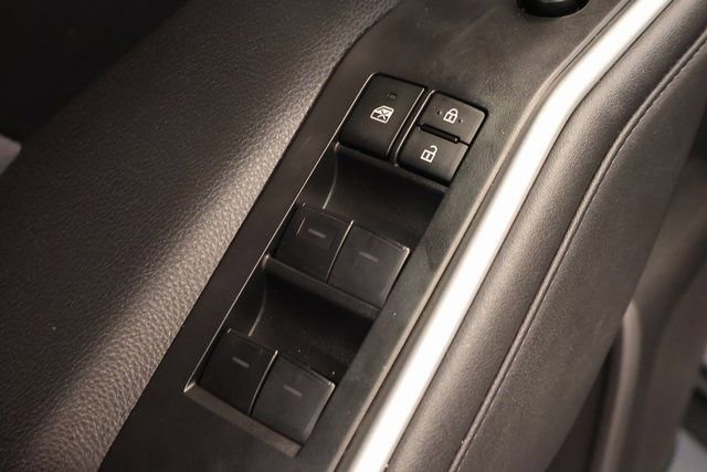 Used 2024 Toyota Highlander LE image 12