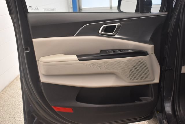 Used 2024 Kia Carnival LX FWD image 16