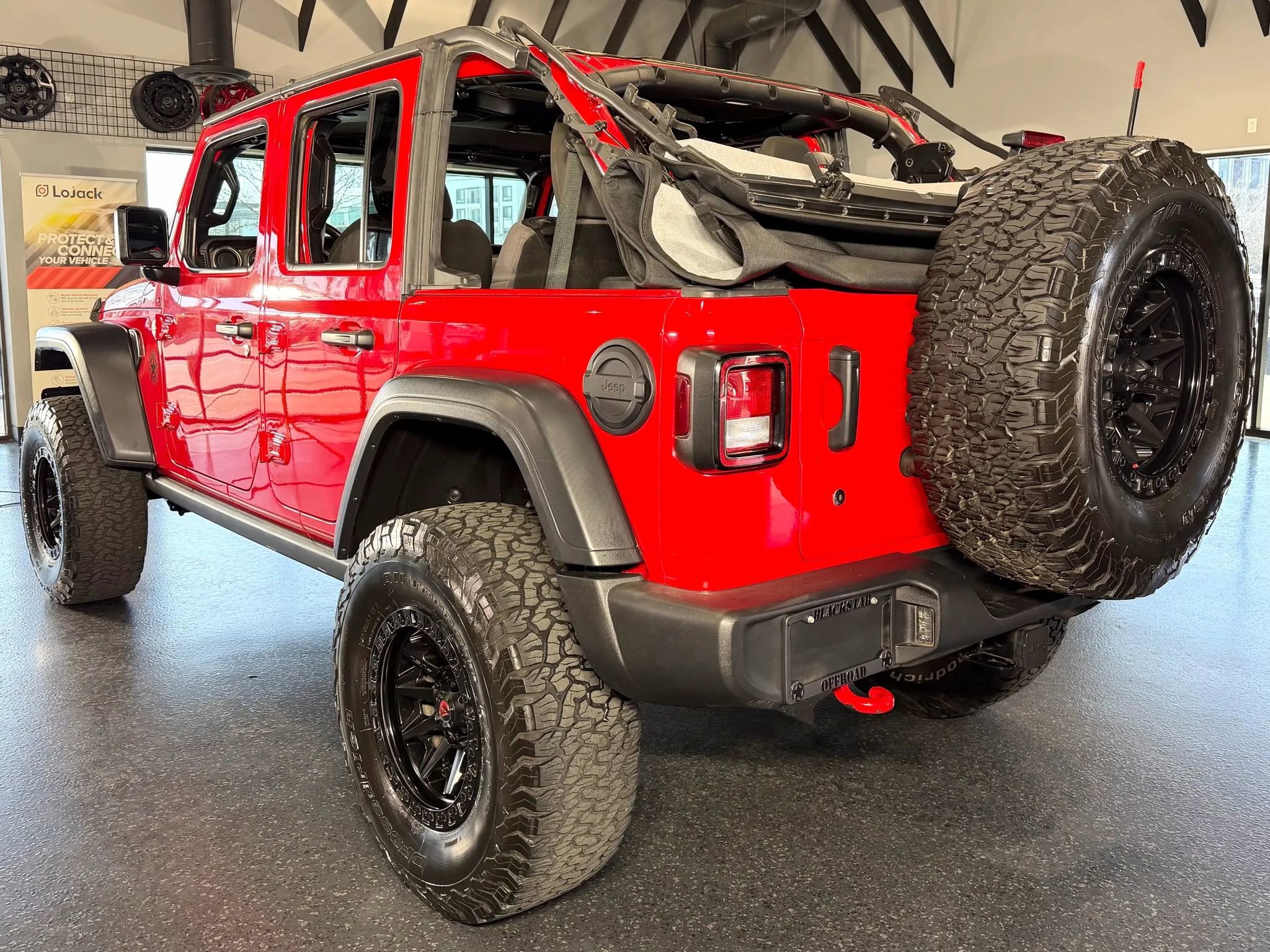 Used 2018 Jeep Wrangler Unlimited Sport image 18