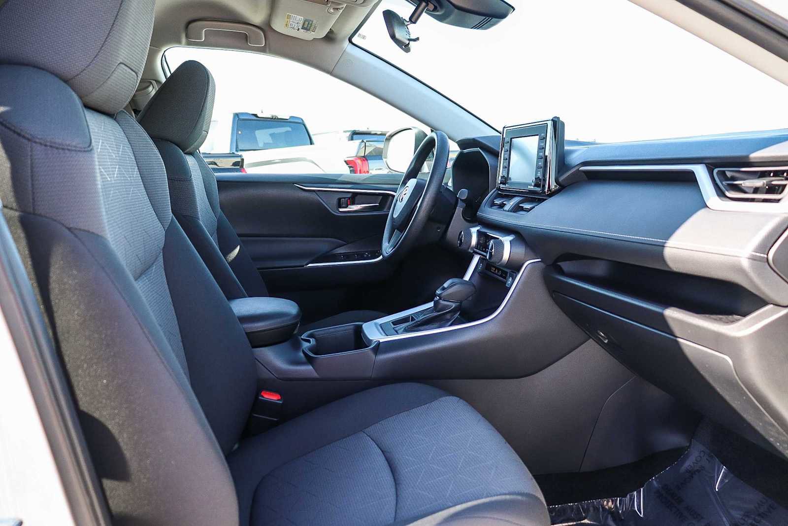 Used 2022 Toyota RAV4 XLE image 23