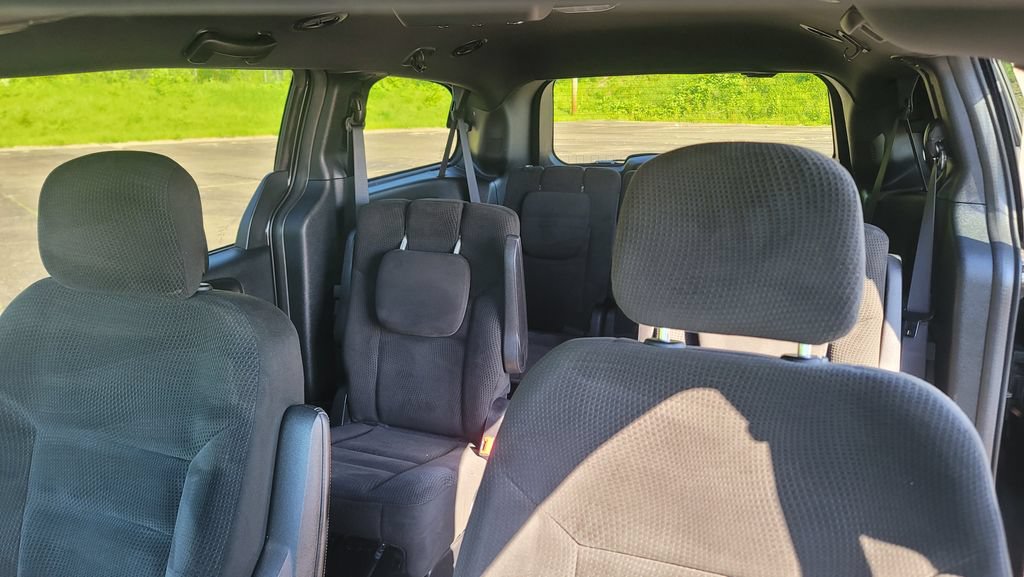 Used 2016 Dodge Grand Caravan SE FWD image 24