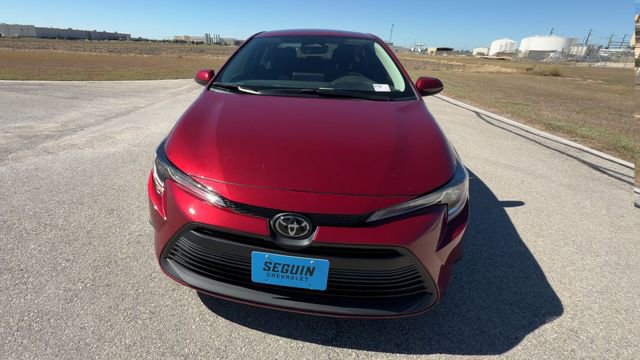 Used 2025 Toyota Corolla LE image 3