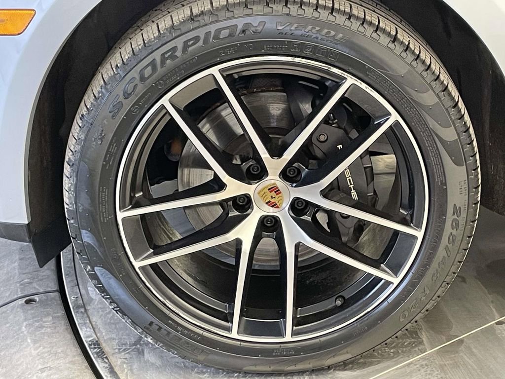 Certified 2022 Porsche Macan image 11