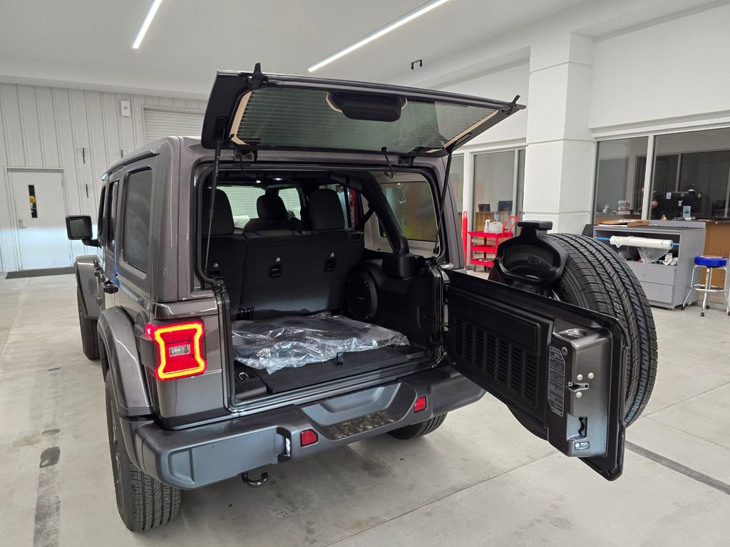 New 2026 Jeep Wrangler Unlimited Sahara AWD/4WD image 33
