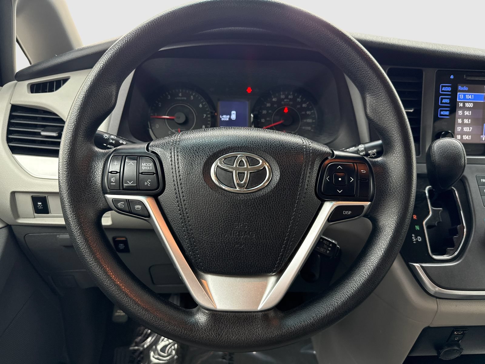 Used 2017 Toyota Sienna LE FWD image 19