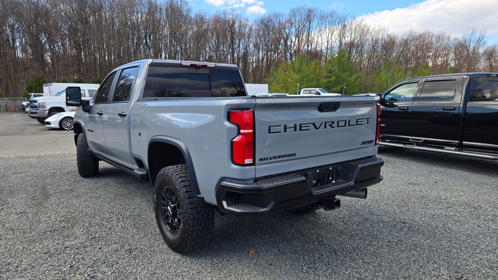 Used 2024 Chevrolet Silverado 2500 ZR2 w/ Technology Package image 5