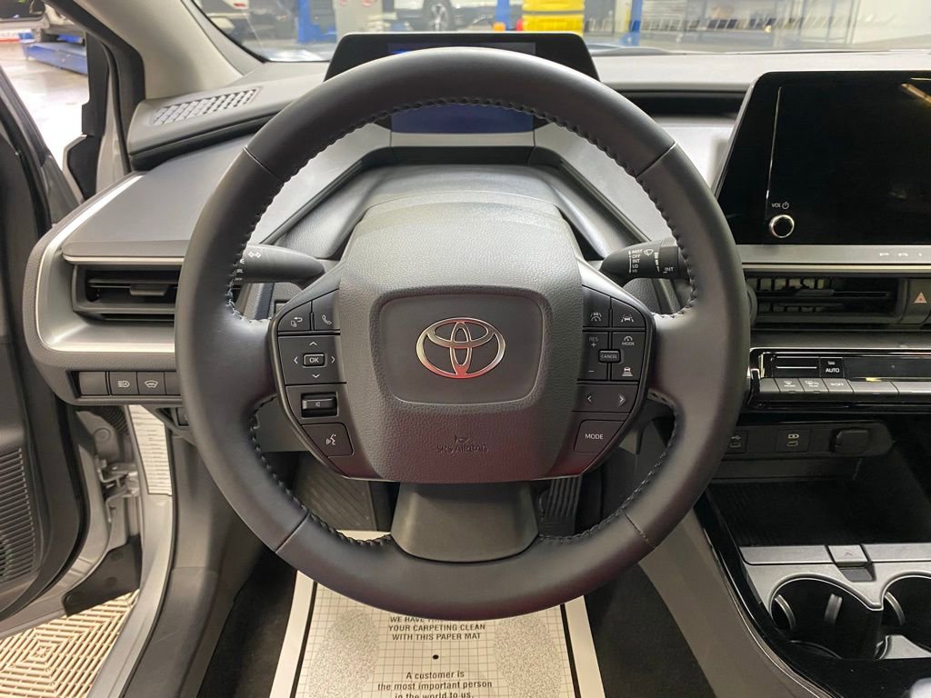 Used 2025 Toyota Prius LE image 30