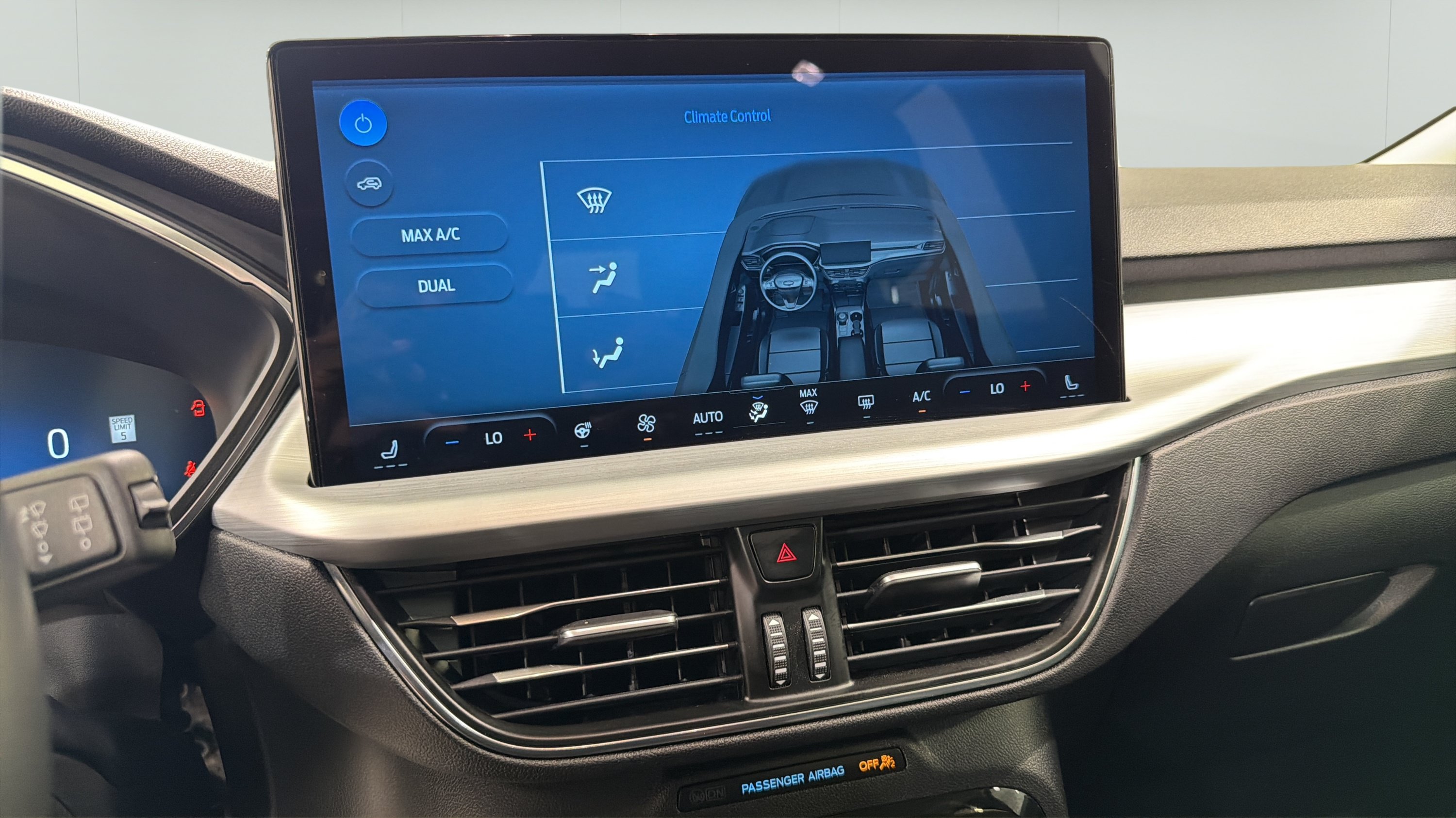 Used 2025 Ford Escape Platinum w/ Premium Technology Package AWD/4WD image 19
