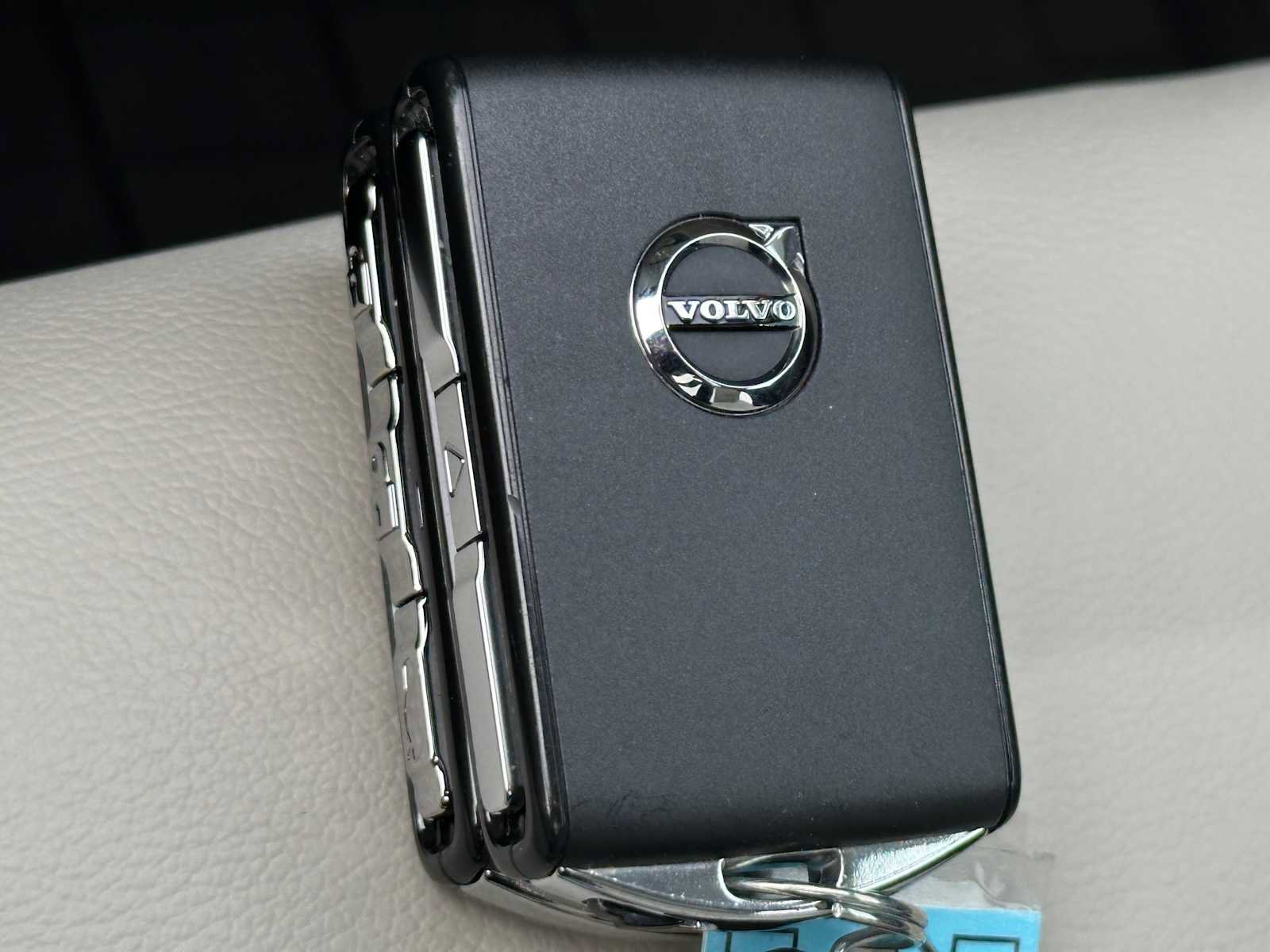 Certified 2023 Volvo XC40 B5 Plus w/ Protection Package Premier AWD/4WD image 34