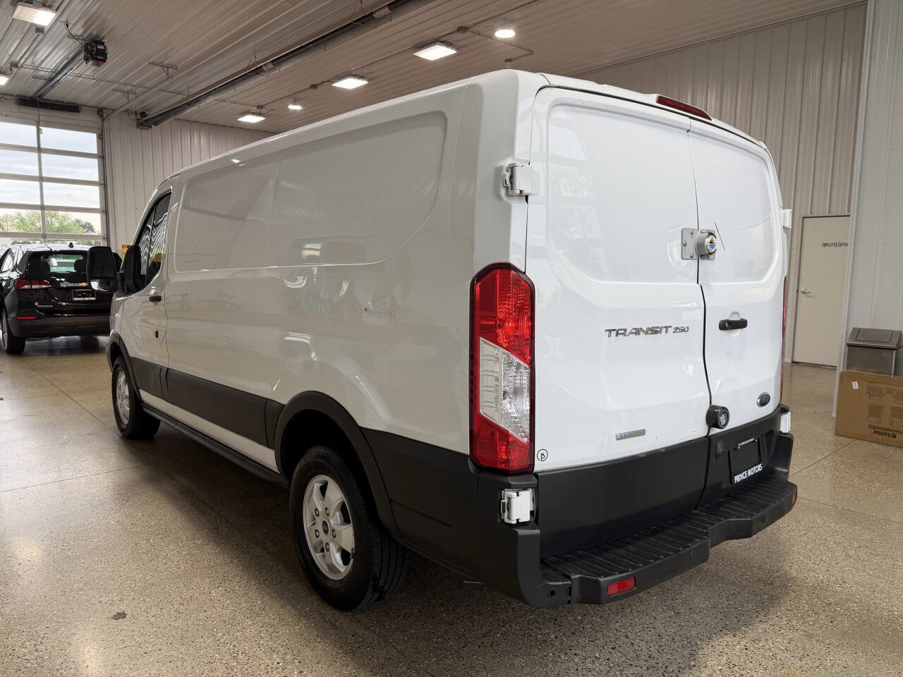 Used 2019 Ford Transit 250 130 Low Roof RWD image 3