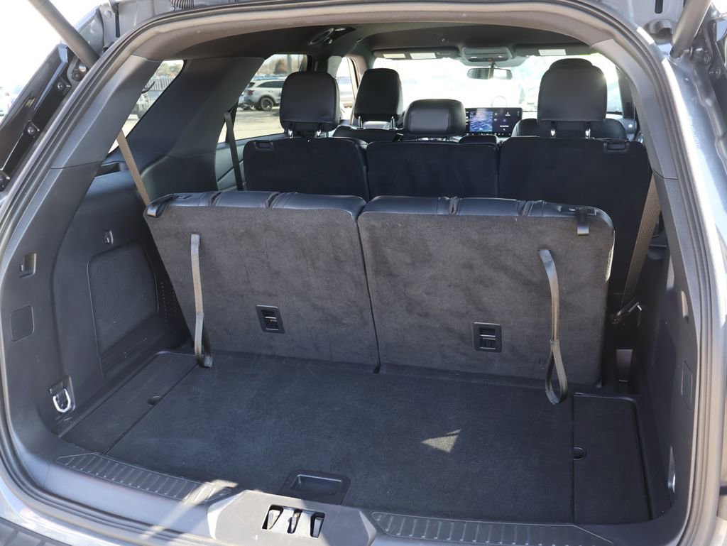 Used 2025 Ford Explorer ST-Line w/ ST-Line Street Pack image 11