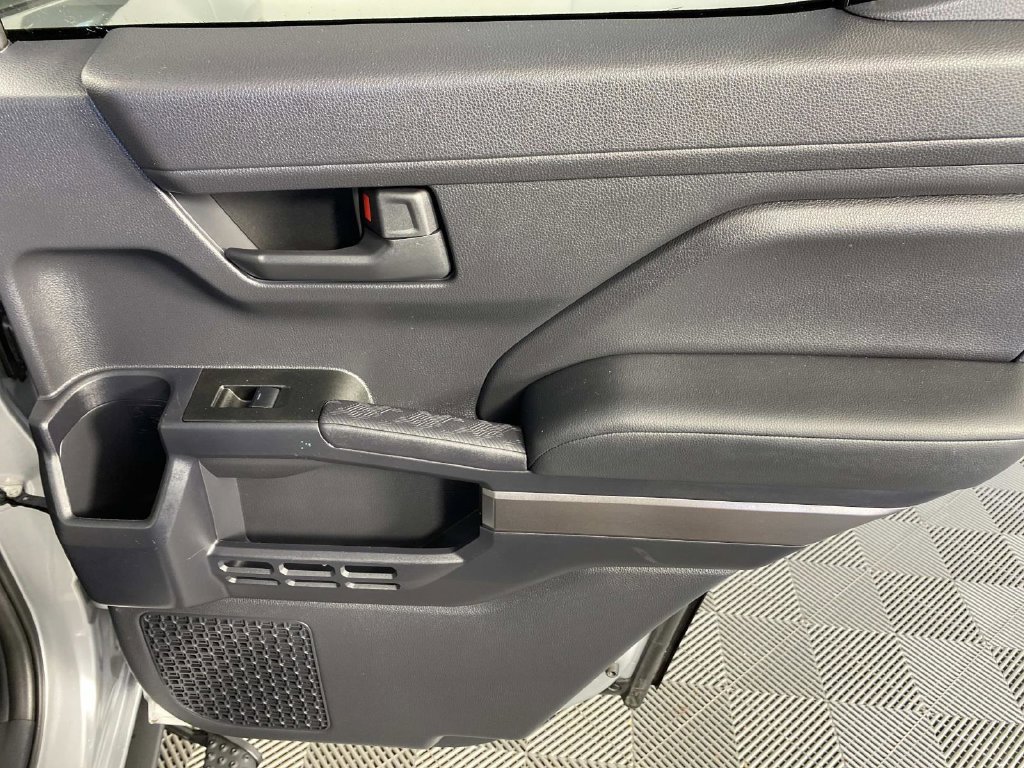 Used 2025 Toyota 4Runner SR5 AWD/4WD image 23