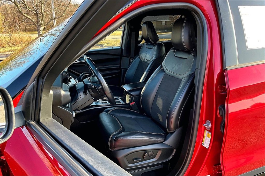 Used 2022 Ford Explorer ST image 22