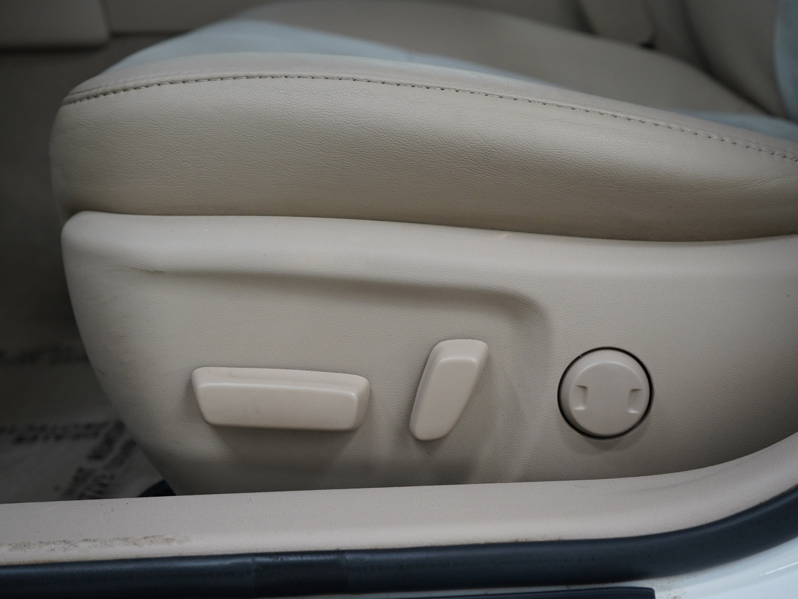 Used 2013 Toyota Camry XLE w/ Leather Pkg FWD image 20