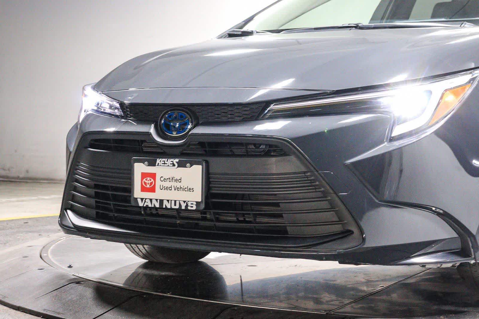 Certified 2025 Toyota Corolla LE FWD image 9