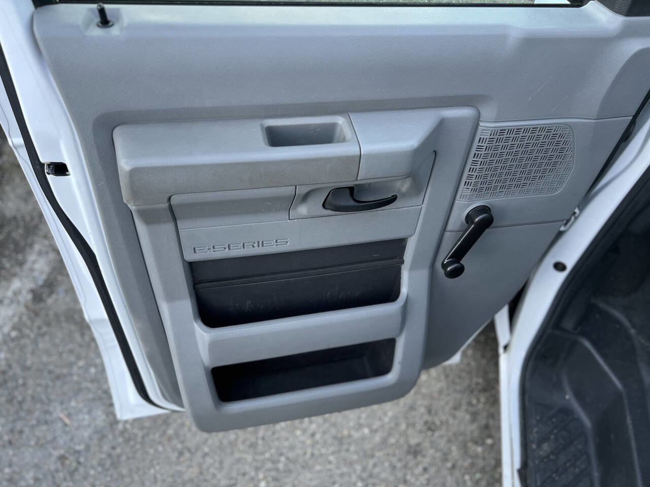 Used 2010 Ford E-150 and Econoline 150 RWD image 15