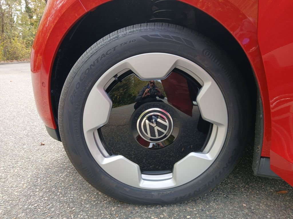 New 2025 Volkswagen ID. Buzz Pro S Plus AWD/4WD image 27