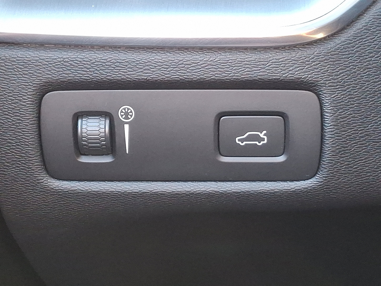 Used 2021 Volvo XC60 T5 Momentum w/ Premium Package image 25