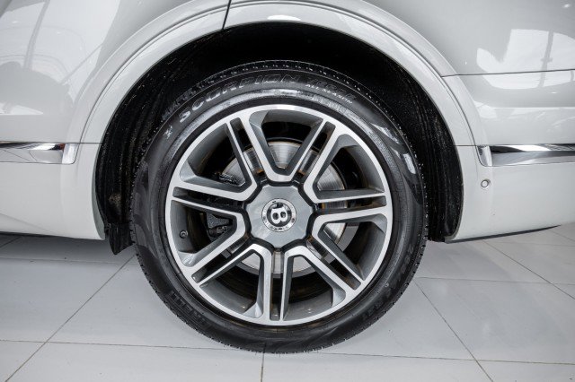 Used 2018 Bentley Bentayga image 61