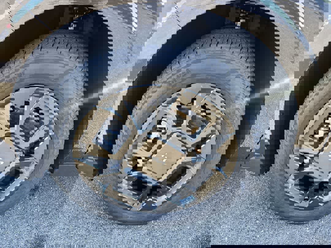 New 2026 Kia Carnival EX FWD image 10