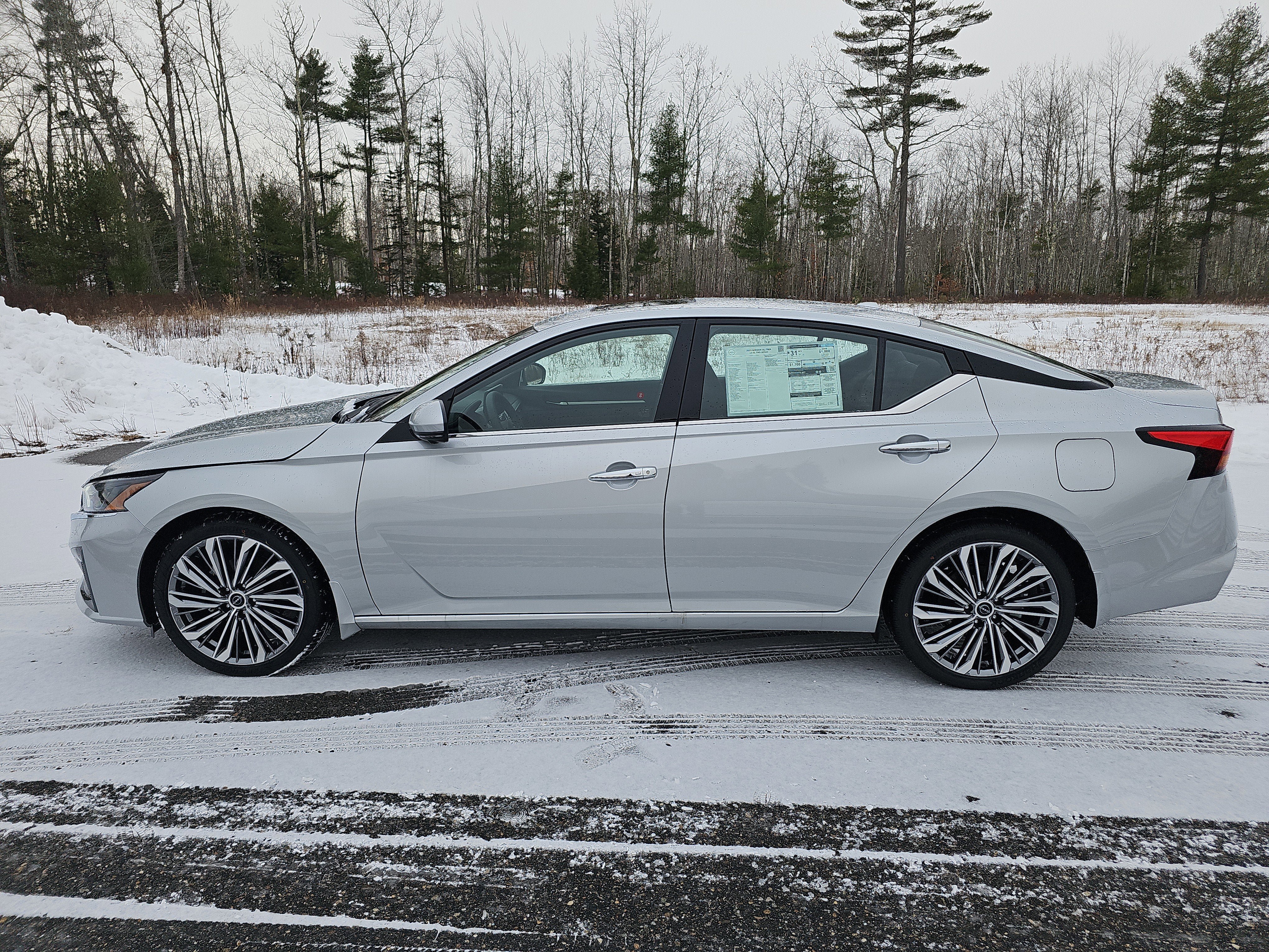 New 2025 Nissan Altima 2.5 SL image 2