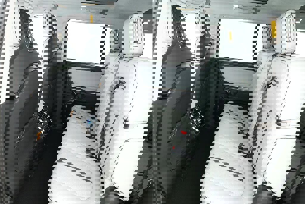 Used 2024 Rivian R1S Adventure image 22